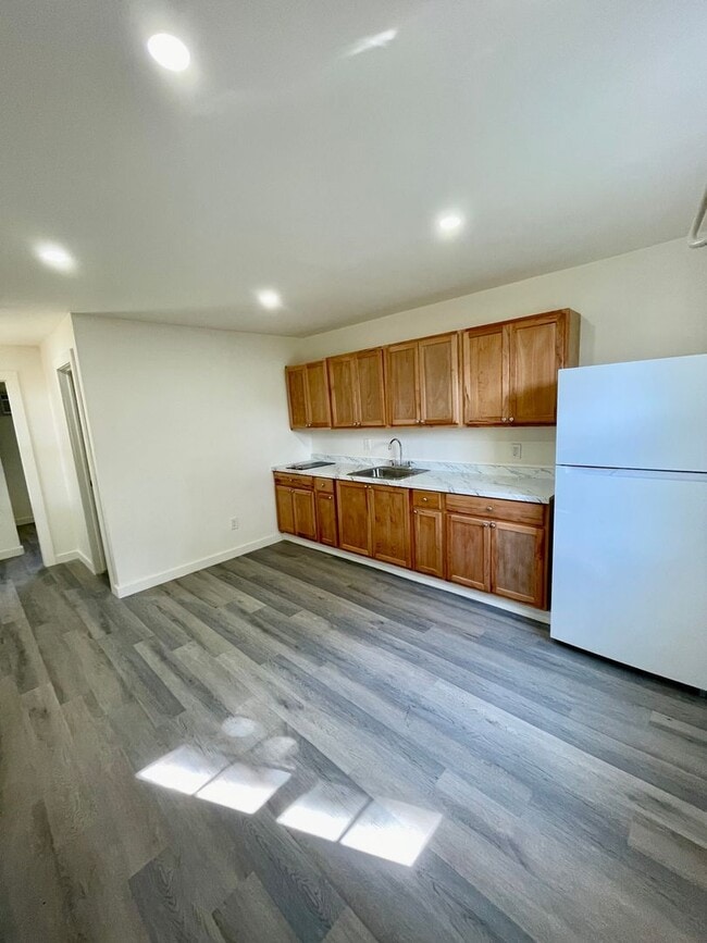 Building Photo - 1529 Providence Rd