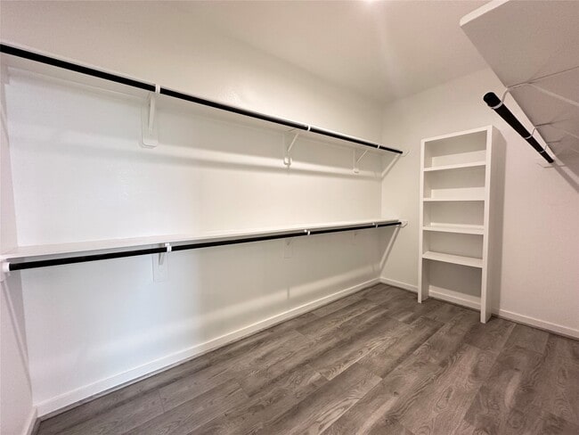 Building Photo - 2314 Cool Grns St