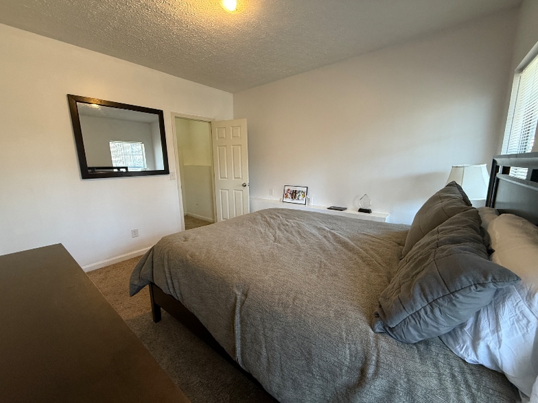 Building Photo - 669 Granwood Blvd