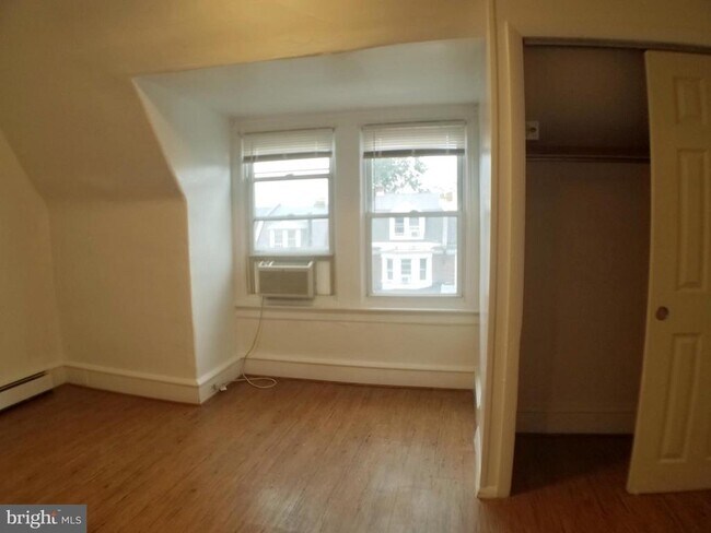 Building Photo - 465 Gerhard St