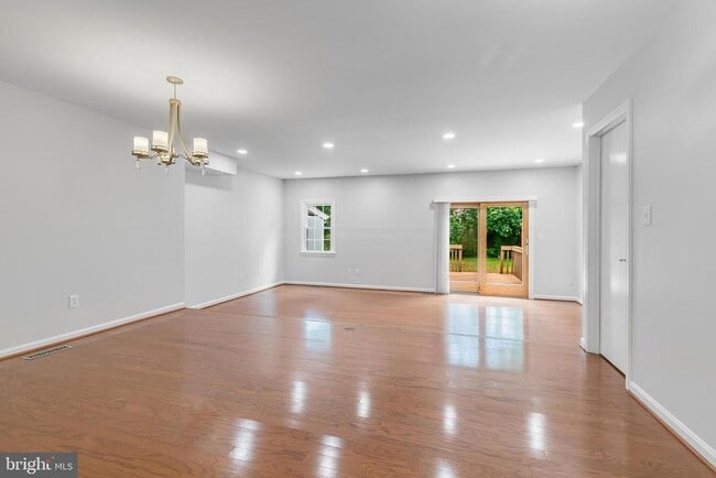 Building Photo - 8589 Raglan Rd