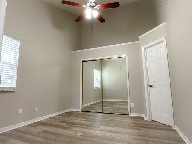 Building Photo - HIDDEN VILLAGE • 2 bd • 2 ba • 792 ft² HEATHROW AREA)