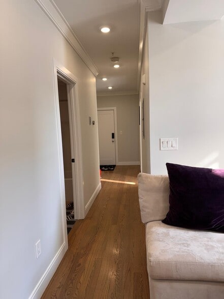 Building Photo - 93 George St