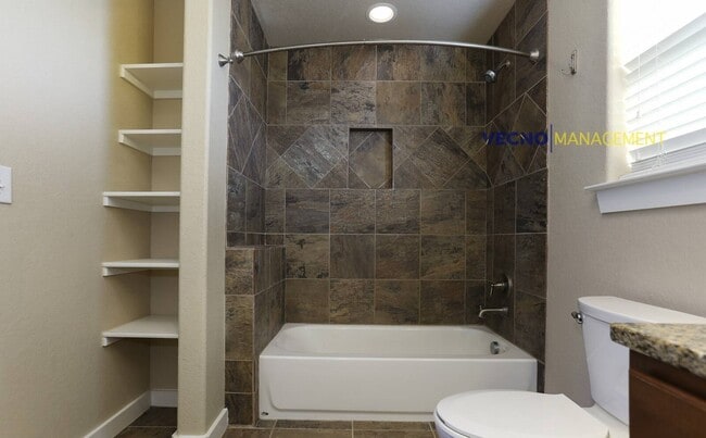 Building Photo - 217 Circle Ct