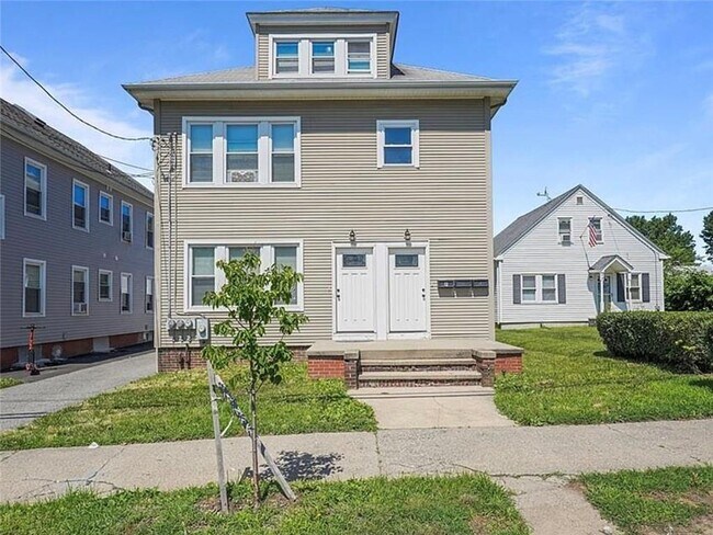 Building Photo - 610 River Ave