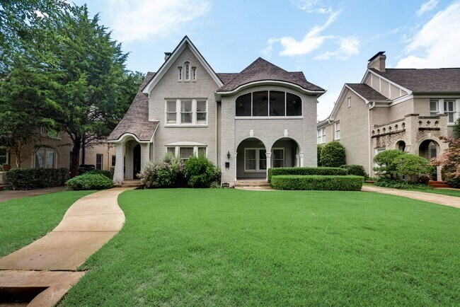 Building Photo - 4208-10 Normandy AVE