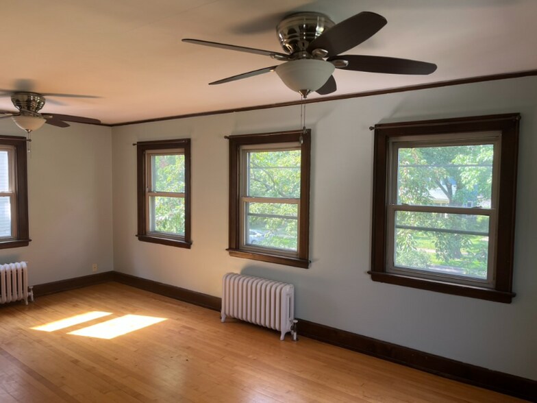 Building Photo - 870 Ashland Ave