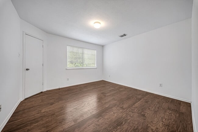 Building Photo - 33127 Cottonwood Bend