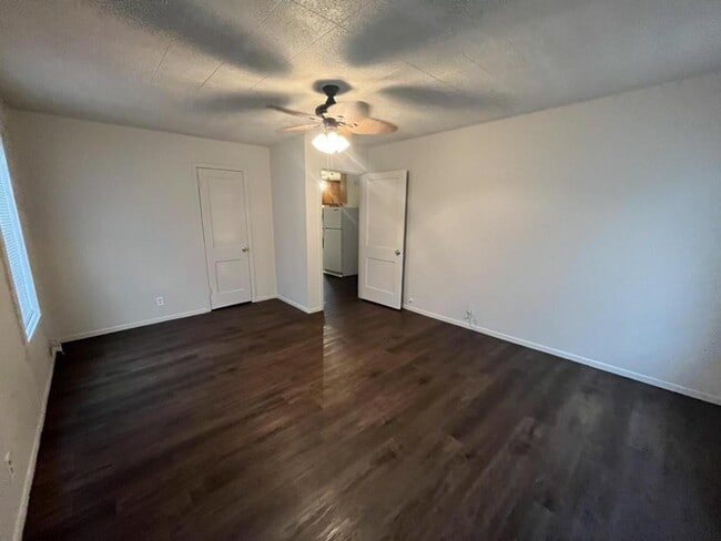 Building Photo - 1507 E North St