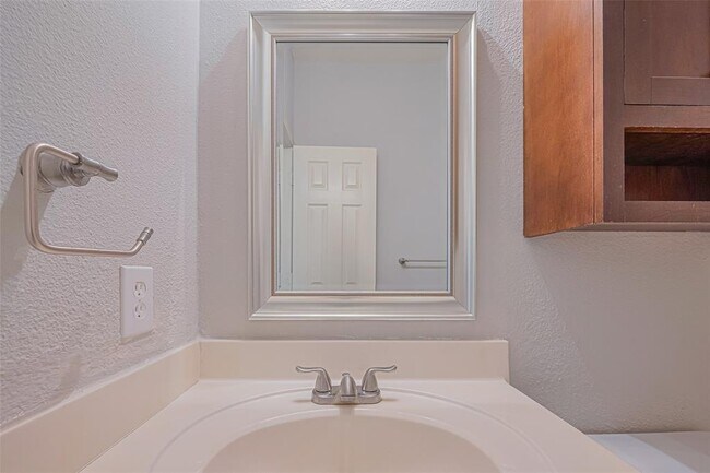 Building Photo - 2502 Oakthorn Ct