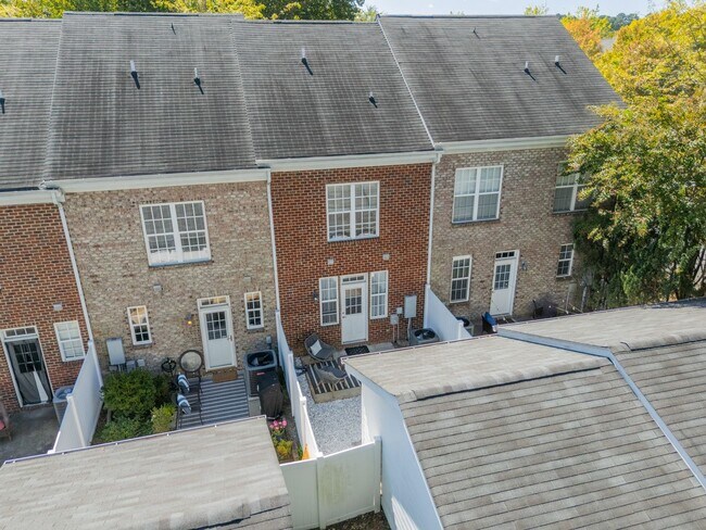 Building Photo - UPGRADES! Two Bedroom Townhouse in Charlotte