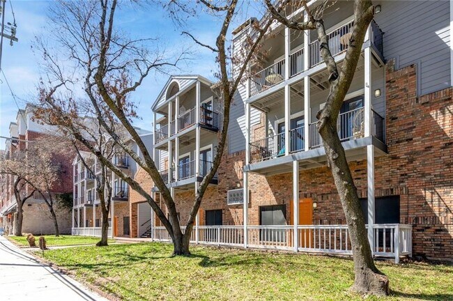 Building Photo - 2710 Nueces St