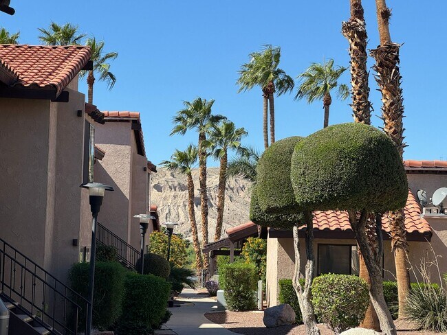 Building Photo - *2BR 2BA Furnished Condominium Riverfront with Dock, Private Beach