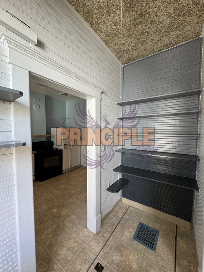 Building Photo - 805-807 W Galena St