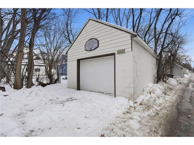 Building Photo - 3451 N Oliver Ave