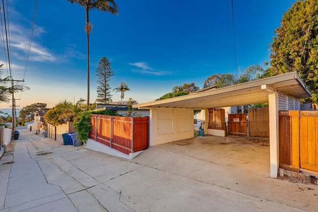 Building Photo - 3 Bedroom Home with Ocean Views in Point Loma