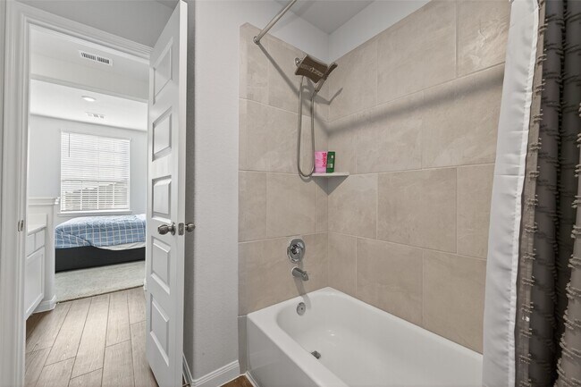 Building Photo - 3025 Waxwing Dr