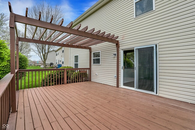 Building Photo - 5761 Cantigny Way S