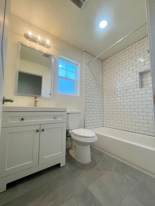 Building Photo - UPCOMING 3 BED 2 BATH HOME AVAILABLE 3/16/2026!!