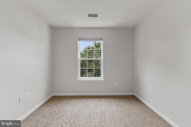 Building Photo - 2562 Woodland Pl