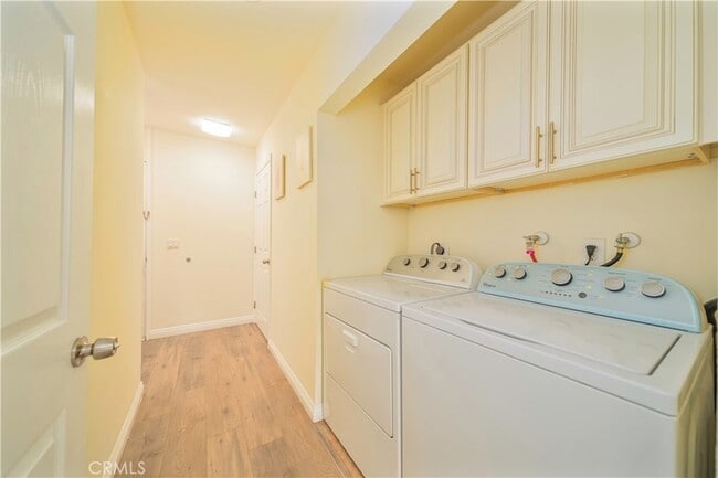 Building Photo - 6336 Marina Pacifica Dr N