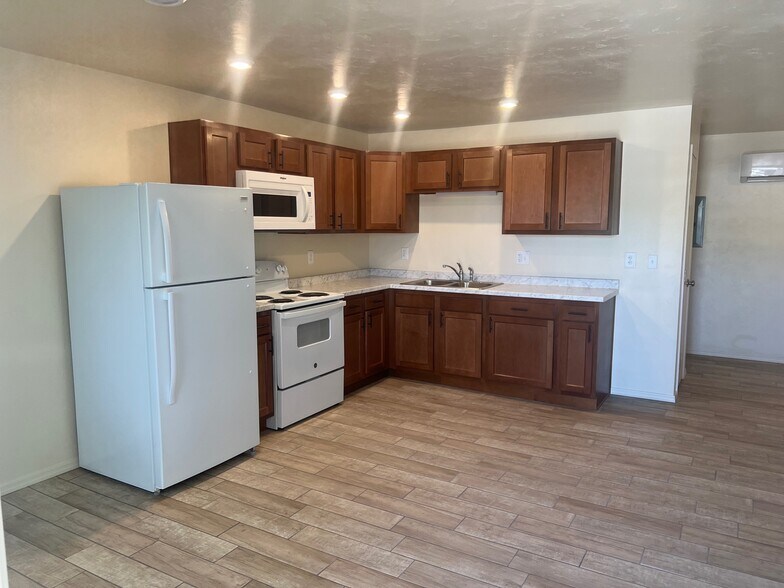 kitchen - 1001 Elledge Dr