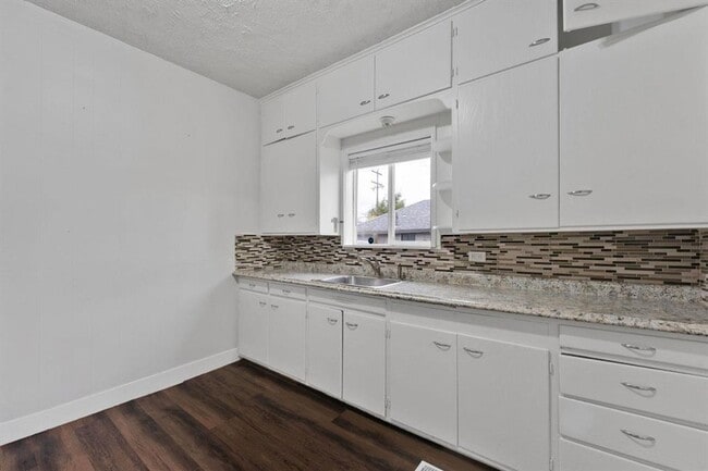 Building Photo - 1517 W Nora Ave