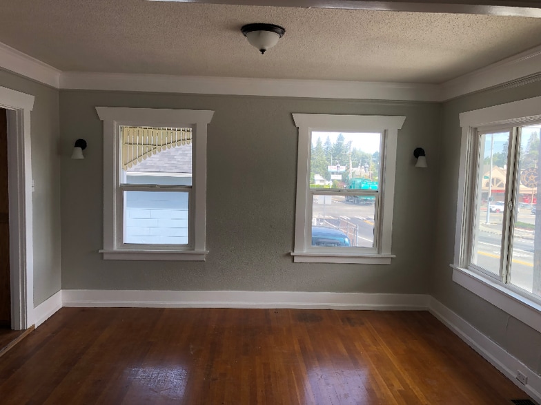 Building Photo - 614 S Stevens St