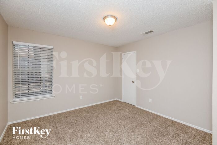 Building Photo - 609 Hollyberry Dr