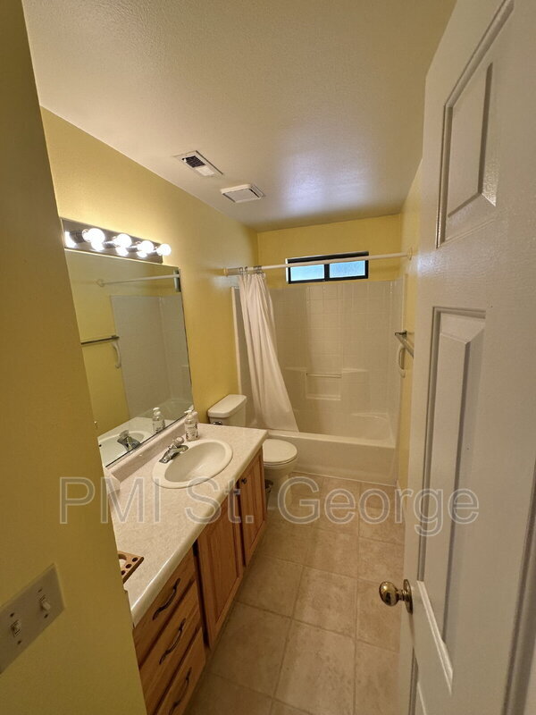 Building Photo - 55 E 600 S
