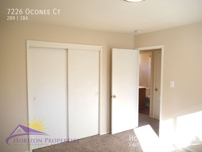 Building Photo - 2 Bed 1 Bath 827 Sq. Ft. Citrus Heights Du...