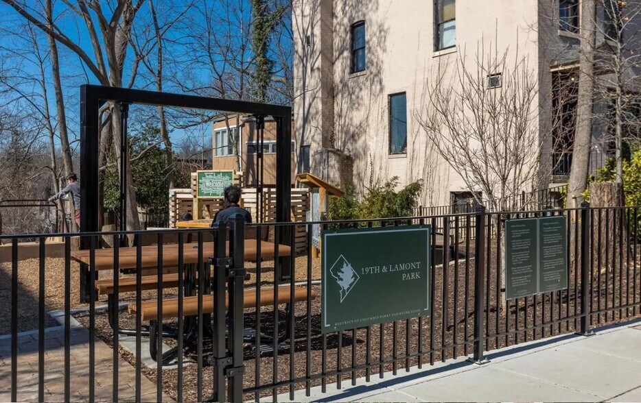 Building Photo - 1927 Park Rd NW