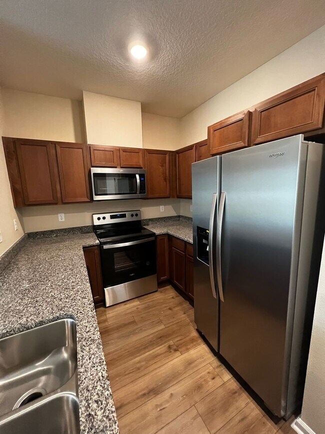 Building Photo - Brand New 3/2.5 Townhome!