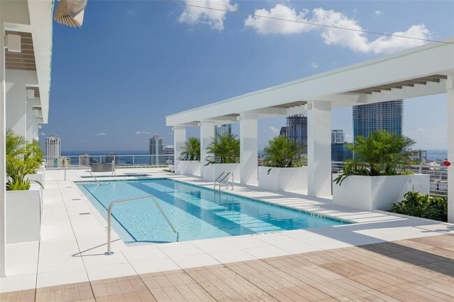 Building Photo - 777 3rd Ave N