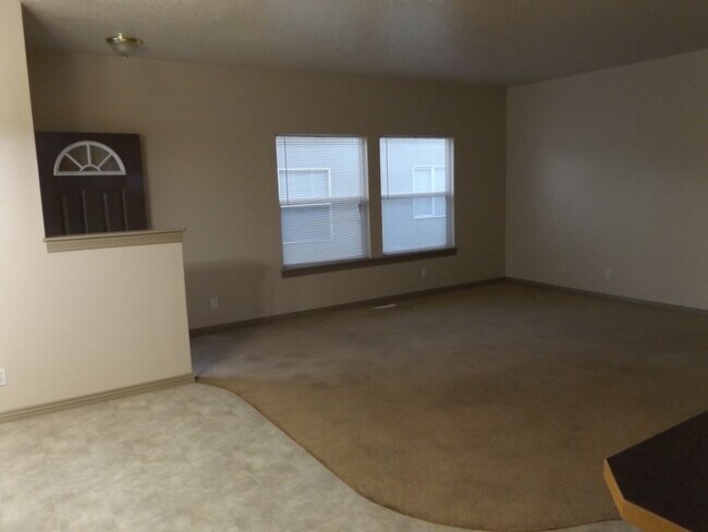 Building Photo - Spacious 3 Bedroom, 2 Bathroom Duplex with Two Car Garage and Fenced Yard!