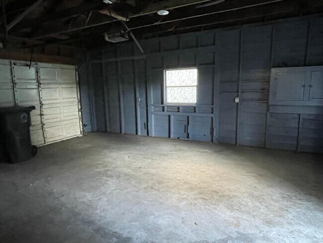 Building Photo - 3022 Berry Ave