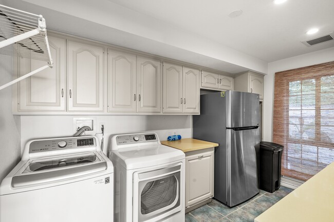 laundry room & extra fridge - 4244 Avenida de la Encinal