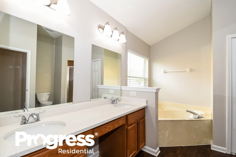 Building Photo - 14064 Fish Eagle Dr E