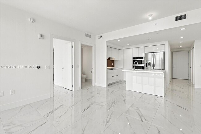 Building Photo - 1179 E Hallandale Beach Blvd