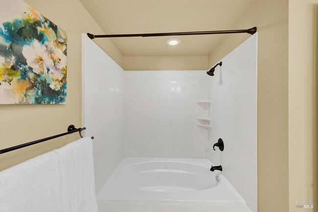 Building Photo - 528 Main St