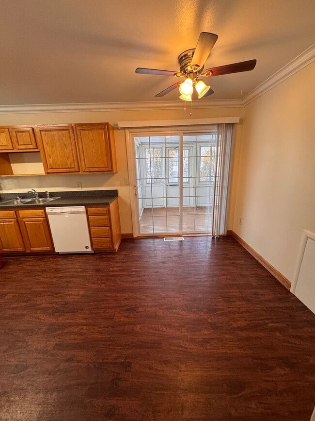 Building Photo - 3962 Lake Rd