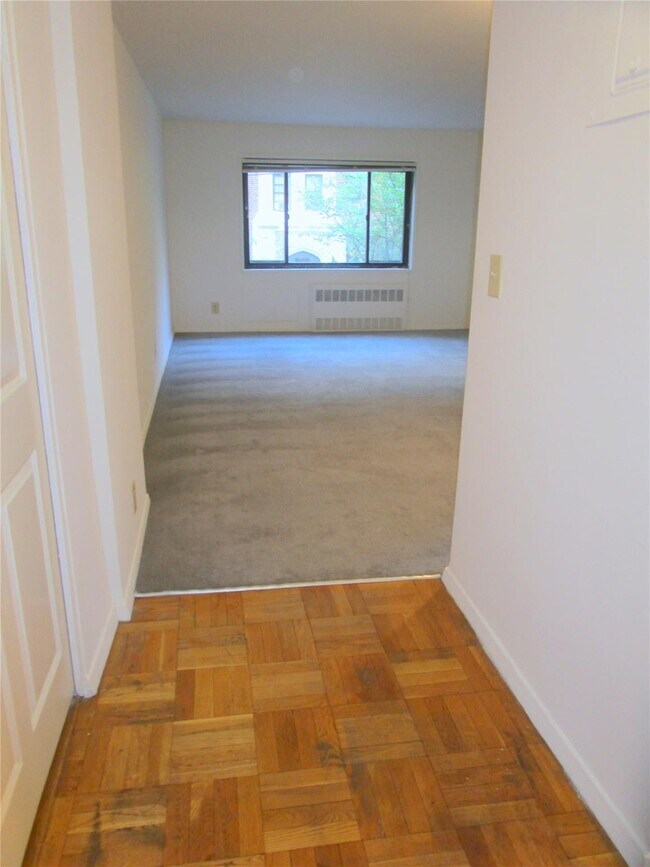 Building Photo - 680 N Terrace Ave