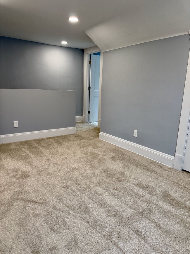 Building Photo - 2407 Woodmere Dr