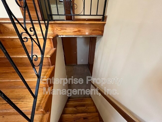 Building Photo - 3539 Glenshaw Dr