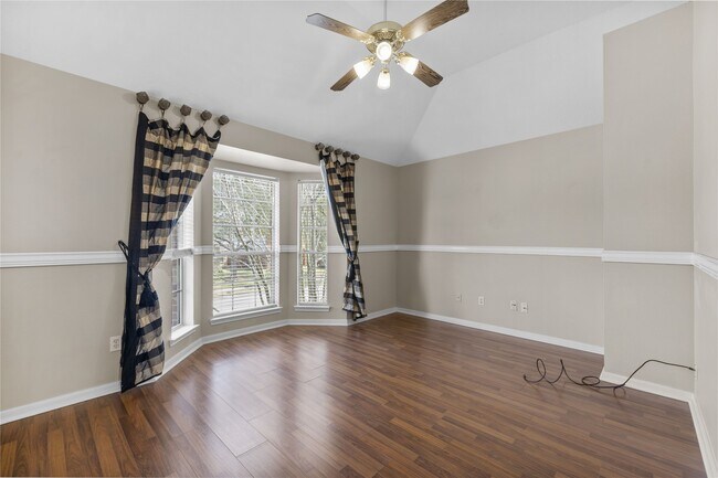 Building Photo - 2018 Waverly Glend Dr