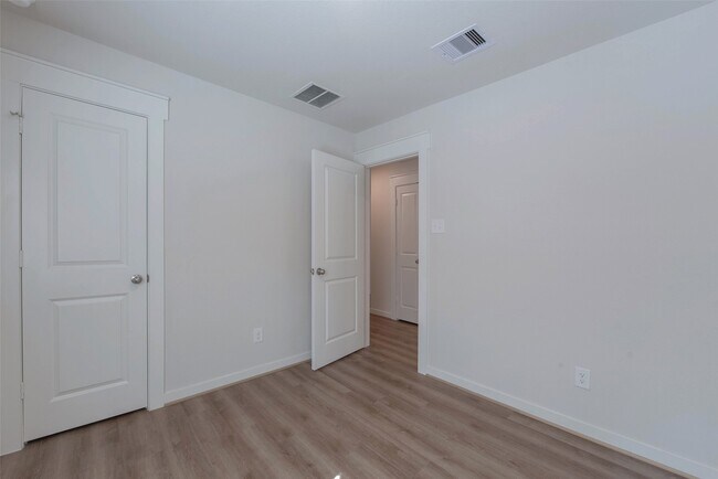 Building Photo - 7534 Coral Ter Dr