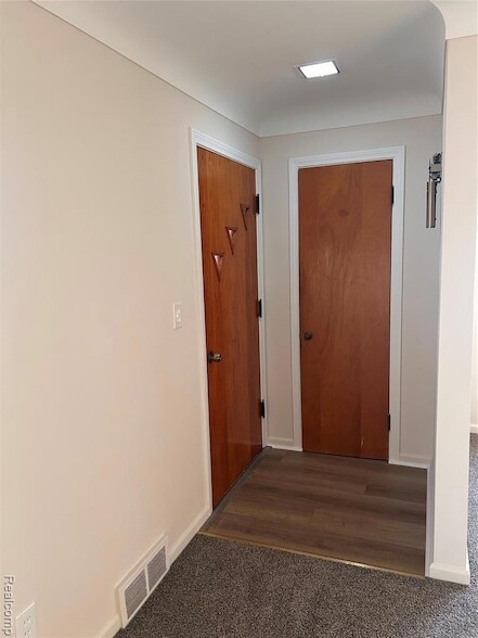 Building Photo - 1136 W Rowland St