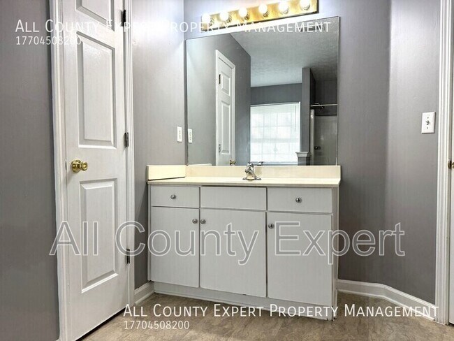 Building Photo - 3232 Sentinel Cir