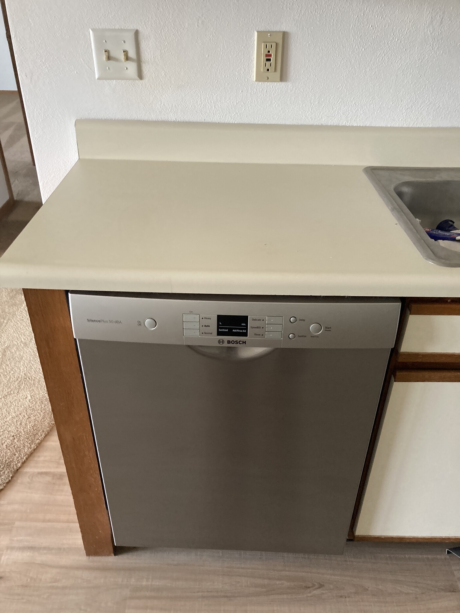 Super quiet Bosch dishwasher - 5571 Wickford Ln