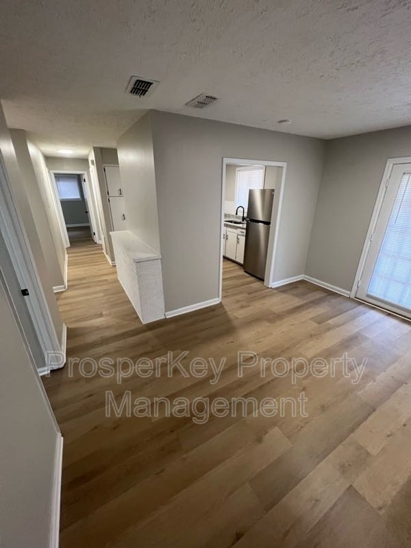 Building Photo - 945 Celia Dr